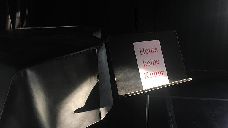 So sieht's im Moment auf der Bühne der Disharmonie während des zweiten Lockdowns aus. So sieht's im Moment auf der Bühne der Disharmonie während des zweiten Lockdowns aus.