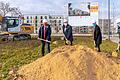 Das Projekt Hubland II startete nun mit dem Spatenstich in der Rottendorfer Straße. Im Bild (von links) Stadtbaurat Benjamin Schneider, Stadtbau-Geschäftsführer Hans Sartoris, OB Christian Schuchardt und Matthias Schubert, Stadtbau-Bereichsleiter Zentralbereich Entwickeln und Bauen.