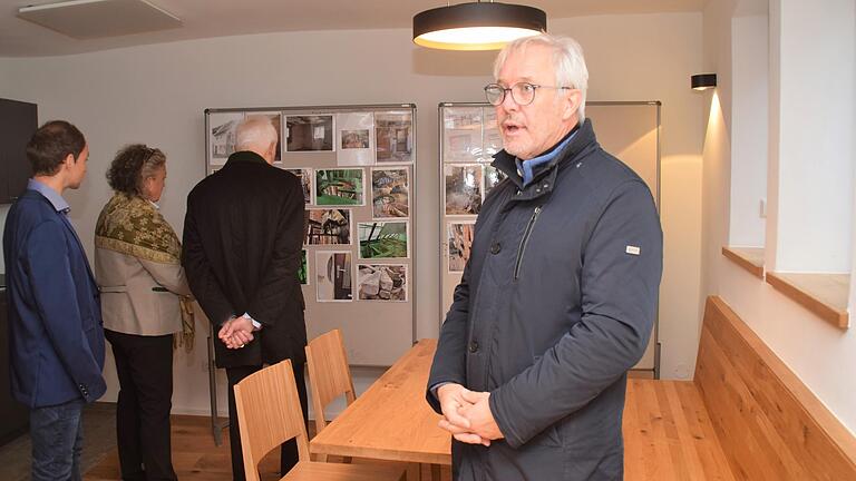 Architekt Walter Böhm zeigt den großen Raum im Erdgeschoss. Architekt Walter Böhm zeigt den großen Raum im Erdgeschoss.