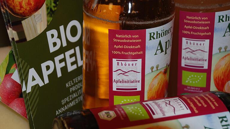 Der Apfelsaft der Rhöner Apfelinitiative ist das Urgestein der Apfelprodukte aus biozertifiziertem Streuobst. Er ist unter anderem in ausgewählten regionalen Supermärkten erhältlich.
