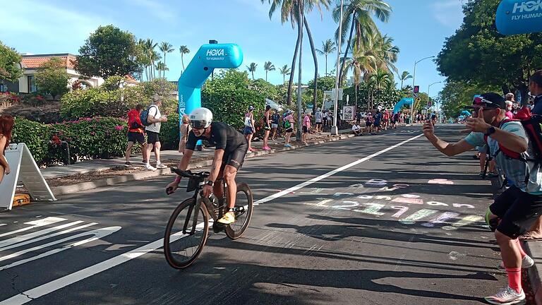 Ohne Panne absolvierte Klaus Arnold das 180,2 Kilometer lange Radfahren beim Ironman auf Hawaii. Ohne Panne absolvierte Klaus Arnold das 180,2 Kilometer lange Radfahren beim Ironman auf Hawaii.