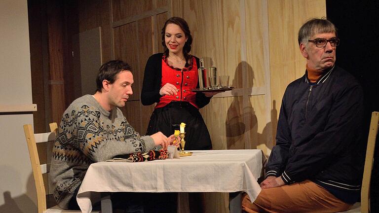 Verwandlungskünstlerin Anna Schindlbeck spielt im Kammerspiel 'Elling' alle Frauenrollen. Das Kammerspiel hatte am Freitag im Intimen Theater des Theaters Schloss Maßbach (Lkr. Bad Kissingen) Premiere.