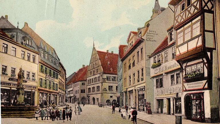 Der Kitzinger Marktplatz 1908.