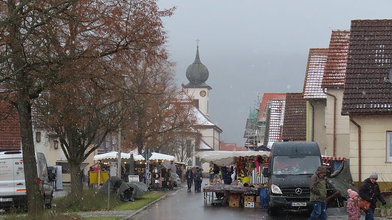 Advents- und Weihnachtsmarkt in Langenleiten: Das Klima war rau, die Stimmung dafür umso herzlicher