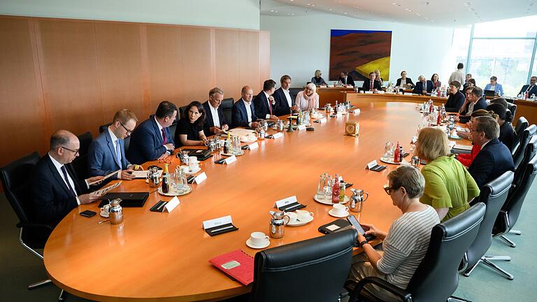 Sitzung Bundeskabinett       -  In der Ministerrunde werden Gesetzentwürfe besprochen, bevor sie in den Bundestag gehen.