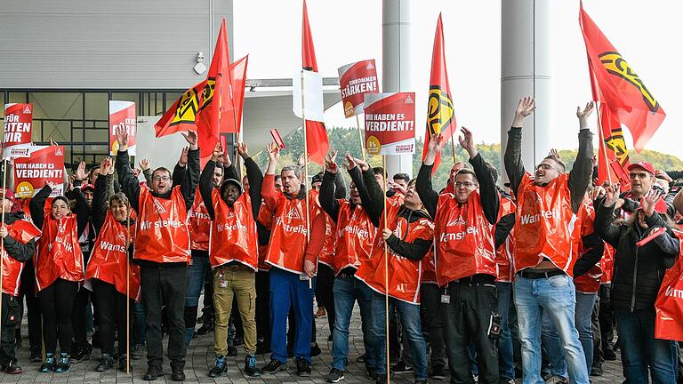 Nach Wochen der Warnstreiks - wie hier bei Warema SE am Logistik-Standort in Bettingen -&nbsp;haben sich die Tarifparteien der bayerischen Metallindustrie geeinigt. Für die Beschäftigten gibt es bald deutlich mehr Geld.