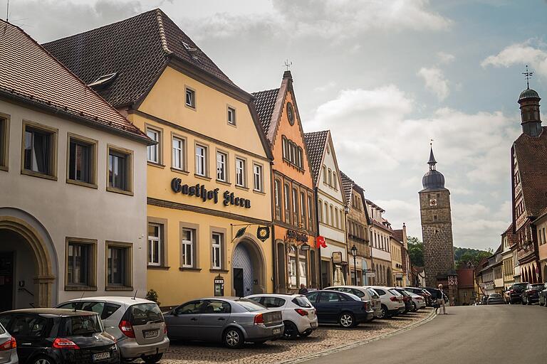 Der Gasthof Stern am Marktplatz in Ebern musste im Herbst 2022 schließen.