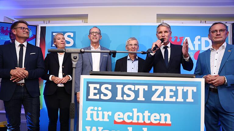 Landtagswahl in Brandenburg - Wahlparty AfD       -  Auf der Wahlparty der AfD wurde auch das sogenannte Abschiebelied gesungen. (Archivbild)