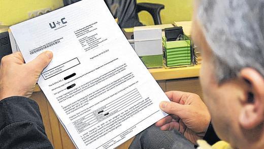 Abzocke per Abmahnscheiben: Aus Scham, Angst und Hilflosigkeit hätten viele Betroffene gleich gezahlt, um die Sache schnellstmöglich vom Tisch zu haben, mutmaßt der Würzburger Rechtsanwalt Dieter Schedel.