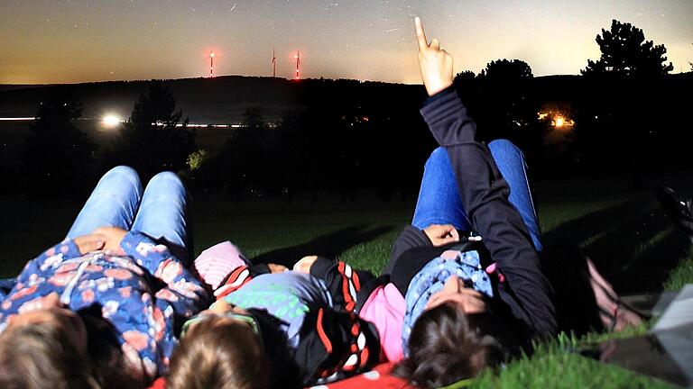 Die Sternenparkwochen 2023 stehen an: Doch in der Rhön können Familien nicht nur spätabends den Nachthimmel erkunden. Die Sternenparkwochen 2023 stehen an: Doch in der Rhön können Familien nicht nur spätabends den Nachthimmel erkunden.