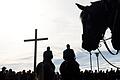 Leonhardifahrt       -  Der Leonhardiritt wird traditionell mit einer Prozession gefeiert. In einem Dorf in Schwaben wurde eine Frau dabei schwer verletzt. (Symbolbild)