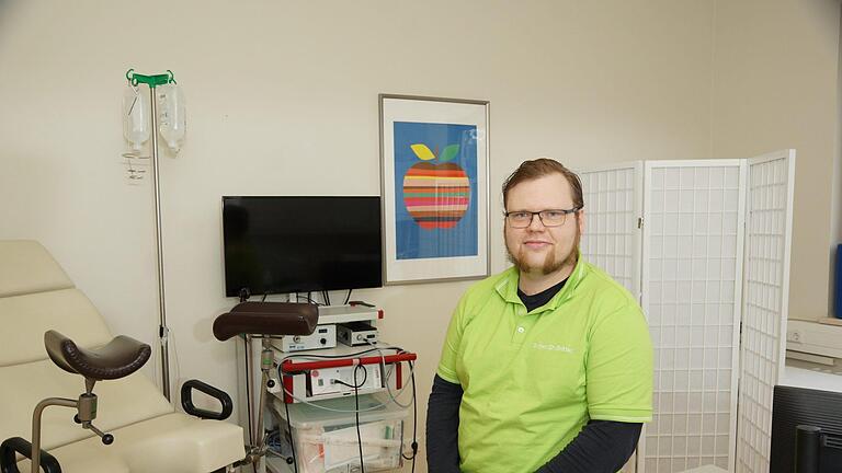 Christian Baldauf behandelt im Ärztezentrum Hammelburg Patienten mit urlogischen Beschwerden. Foto: Arkadius Guzy       -  Christian Baldauf behandelt im Ärztezentrum Hammelburg Patienten mit urlogischen Beschwerden. Foto: Arkadius Guzy