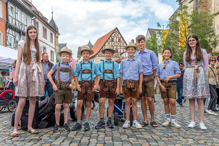 Auffallend zahlreich ist der Volksmusik-Nachwuchs bei den 'Waigolshäuser Zwiggerli'.