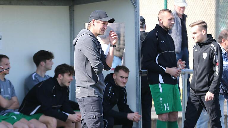 Hätte in Ansbach einige weitere Ausfälle zu beklagen geklagt: Sands Trainer Matthias Strätz. Der hofft nun, dass bis Mittwoch zur Partie gegen den SC Feucht, der eine oder andere Spieler wieder einsatzfähig ist.