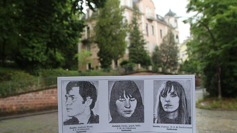 Andreas Baader, Ulrike Meinhof und Gudrun Ensslin - hier auf einem Fahndungsplakat, waren Mitglieder der RAF. Meinhof hielt sich 1970  in Bad Kissingen auf. Im Hintergrund das Versteck: die damalige 'Villa Sanitas'. Foto: Johannes Schlereth, Steckbrief: Repro DPA       -  Andreas Baader, Ulrike Meinhof und Gudrun Ensslin - hier auf einem Fahndungsplakat, waren Mitglieder der RAF. Meinhof hielt sich 1970  in Bad Kissingen auf. Im Hintergrund das Versteck: die damalige 'Villa Sanitas'. Foto: Johannes Schlereth, Steckbrief: Repro DPA