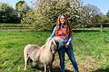 S80_E97_11.jpeg       -  Pferdetrainerin und Reitlehrerin Chiara Maria (24) aus Oberfahlheim hofft bei 'Bauer sucht Frau' ihren Traummann zu finden.