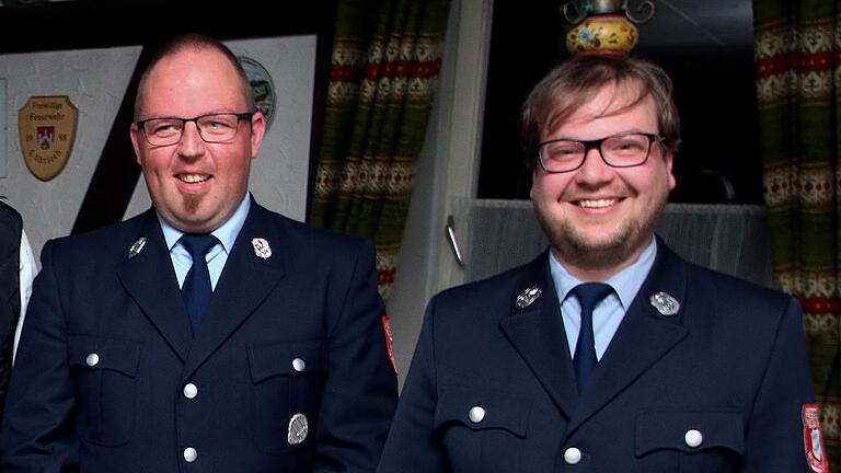 Als Feuerwehrkommandant von Burghausen bestätigt wurde Dominik Kuhn (links), ebenso sein Stellvertreter Steffen Büscher.Foto: Dieter Britz       -  Als Feuerwehrkommandant von Burghausen bestätigt wurde Dominik Kuhn (links), ebenso sein Stellvertreter Steffen Büscher.Foto: Dieter Britz