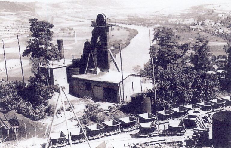 Kalkbrennanlage auf dem Gutsberg um 1950. Sigmund Löwensohn betrieb hier schon um 1900 herum Brennöfen. Kalkbrennanlage auf dem Gutsberg um 1950. Sigmund Löwensohn betrieb hier schon um 1900 herum Brennöfen. 