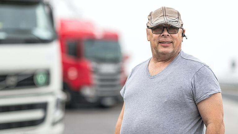 Christian Faber, 56 Jahre, Lkw-Fahrer aus Thüringen, arbeitet für eine Spedition in Kassel. Christian Faber, 56 Jahre, Lkw-Fahrer aus Thüringen, arbeitet für eine Spedition in Kassel.