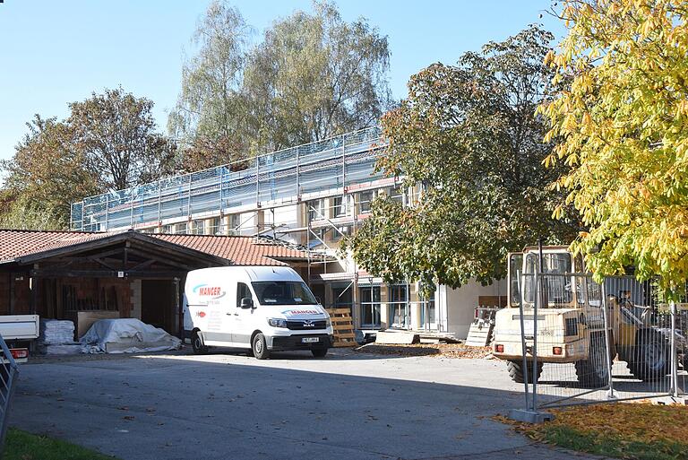 Sanierung und Umbau der Schule von Willmars liegen laut Architekt im vorgesehenen Kosten- und Zeitrahmen.