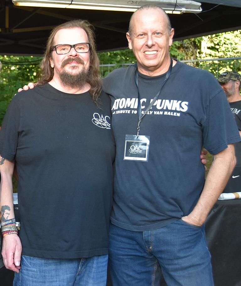 Den Auftritt von Tom Glas (rechts) und seiner Band "Hotwire" hatte Roland Ehrlich (links) eingefädelt. Den Auftritt von Tom Glas (rechts) und seiner Band "Hotwire" hatte Roland Ehrlich (links) eingefädelt.