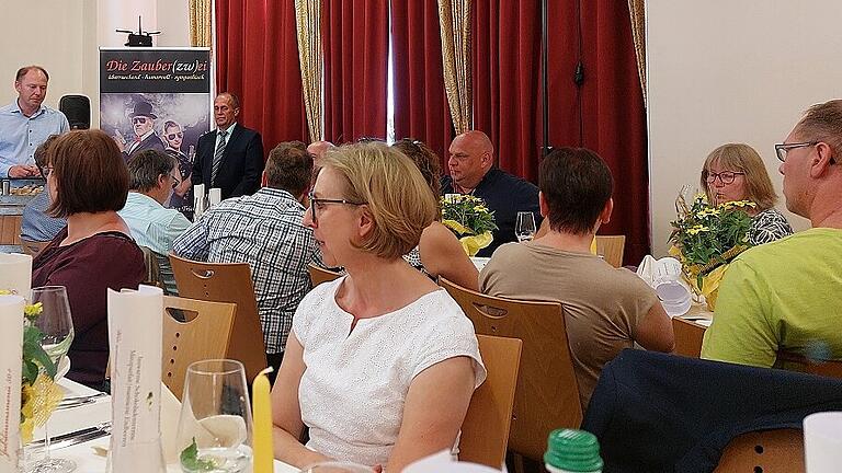 Seit 50 Jahren gibt es die Geflügelerzeugergemeinschaft Franken, die ihren Sitz in Kitzingen hat. Die Mitglieder haben das Jubiläum in Wiesenbronn gefeiert, Fachleute, aber auch Oberbürgermeister Stefan Güntner und die stellvertretende Landrätin Susanne Knof gratulierten.