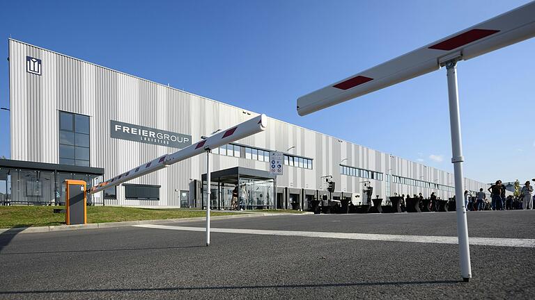 Das neue s.Oliver-Logistikzentrum: ein Gigant auf 75.000 Quadratmetern. Das neue s.Oliver-Logistikzentrum: ein Gigant auf 75.000 Quadratmetern.