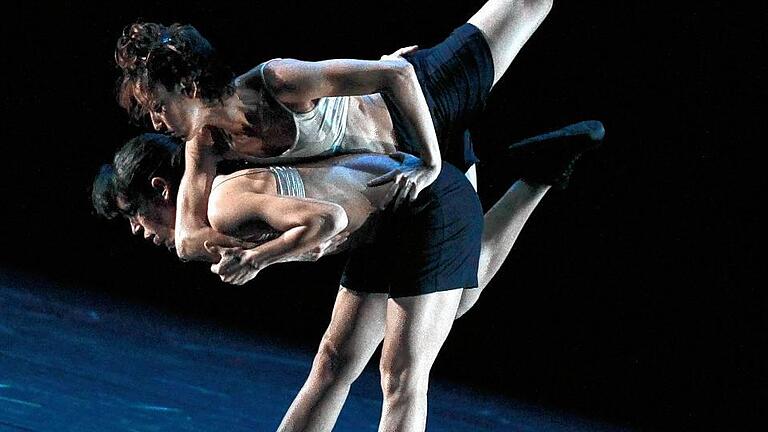 Gastspiel Theater Schweinfurt, Tanztheater aus Kuba, Danza Contemporánea de Cuba, Künstlerische Leitung: Miguel A. Iglesias Ferrer, Fr., 16., Sa., 17. Dezember 2016