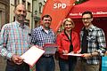 Sozialdemokraten und Gewerkschafter sammelten Unterschriften für die Grundrente ohne Bedürftigkeitsprüfung (von links): Thomas Nischalke, Stefan Rümmer, Pamela Nembach und Florian Sauer
