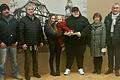 Strahlende Augen bei der Spendenübergabe. Auf dem Foto von links: Thomas Pieczonka, Bürgermeister Reimund Voß, Melinda und Lukas Neugebauer mit Malija, Ilona Straub und Klaus Börner.