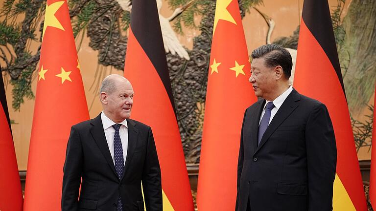 Olaf Scholz + Xi Jinping.jpeg       -  Während seiner China-Reise wird Olaf Scholz auch politische Gespräche mit Xi Jinping führen.