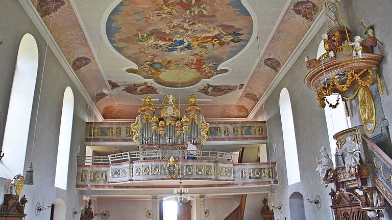 Nach einem 'äußerst mühsamen Weg' ist es gelungen, die Wallfahrtskirche Findelberg in Saal in die Kategorie B zu bekommen. Hier wurde vor wenigen Jahren die historische Orgel mit enormem Aufwand restauriert.
