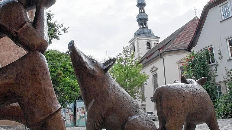 Stadtteil Zürch: Geht es nach der von Peter Vollert geschaffenen Skulptur eines Schweinehirten, dann sind die Borstenviecher der Namensgeber dieses so schön sanierten Altstadt-Viertels.