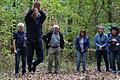 Den Fitnessparcours am Trekkingplatz &bdquo;Steinknuck&ldquo; probierten die Bürgermeister Stefan Paulus aus Knetzgau und Matthias Bäuerlein aus Rauhenebrach gleich mal aus, hier Bäuerlein beim Standweitsprung.