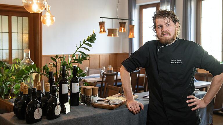 Alex Fuchsbauer vom Restaurant 'Zum Brunnenbäck' in Reichenberg bei Würzburg präsentiert am Donnerstag seine Kochkünste in der Show 'Mein Lokal, Dein Lokal'.