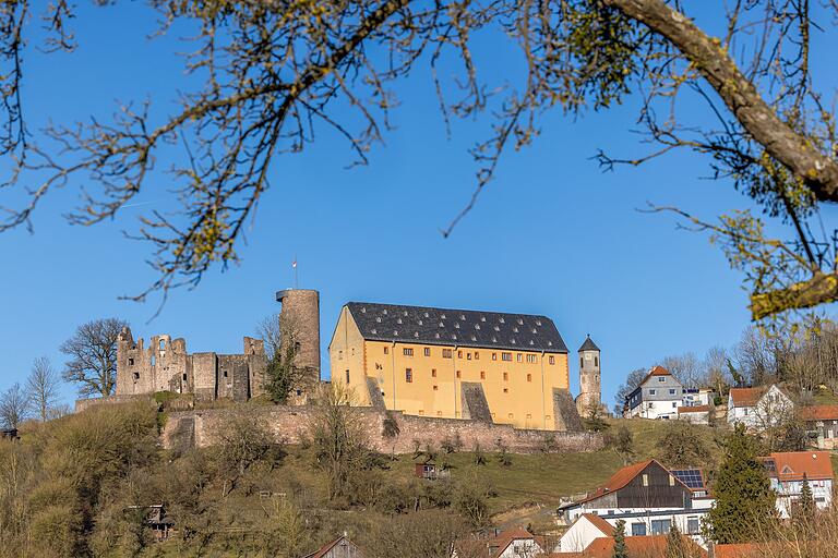 Burg Schwarzenfels: einst Verteidigungsposten, Gericht, Amt, Witwensitz und Residenz. Burg Schwarzenfels: einst Verteidigungsposten, Gericht, Amt, Witwensitz und Residenz.
