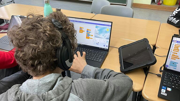 Hacker-School: So macht der Unterricht Spaß. Hacker-School: So macht der Unterricht Spaß.