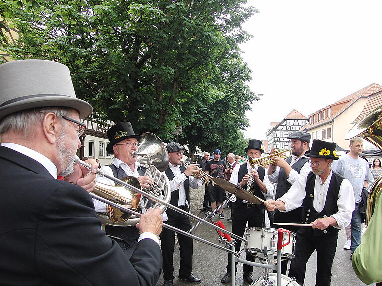 Musik nonstop: Verschiedene Musikvereine und Gruppen wussten beim Stadtfest zu unterhalten. Musik nonstop: Verschiedene Musikvereine und Gruppen wussten beim Stadtfest zu unterhalten.