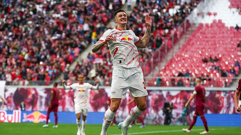 RB Leipzig - FC Augsburg       -  Benjamin Sesko erzielte mit seinem Doppelpack gegen Augsburger seine ersten Bundesligatore in dieser Saison.