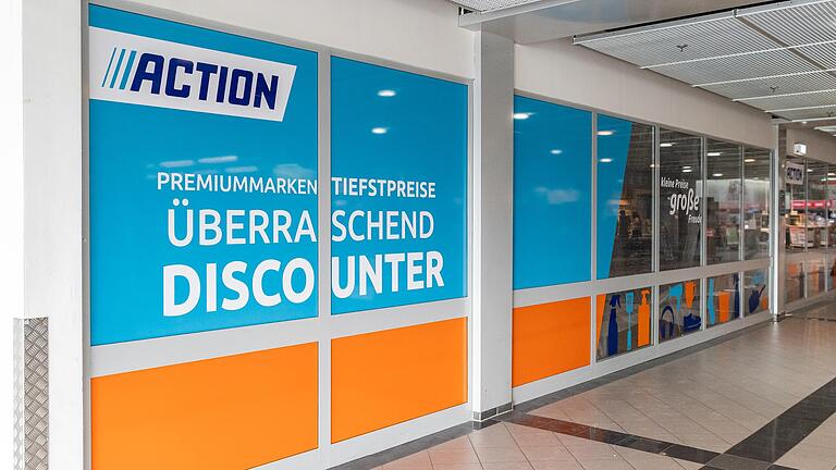 Die Außenfassade am Handelshof 2 in Würzburg zeigt schon die Ankündigung der neuen 'Action' Filiale. Jetzt steht fest, wann der niederländische Non-Food-Discounter in Würzburg eröffnet.