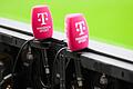 Magenta TV-Mikrofone       -  Die Zahl der Telekom-Vertragskunden mit Magenta TV stieg nur um 76.000.