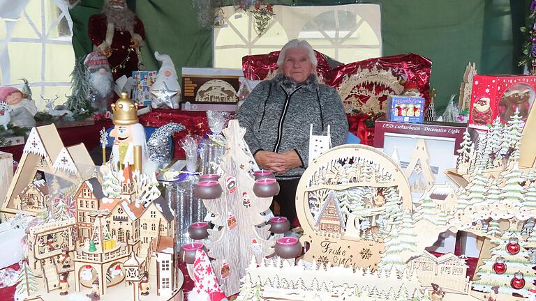 Zum Langenleitener Advents- und Weihnachtsmarkt kamen wieder etwa 60 Aussteller. Zum Langenleitener Advents- und Weihnachtsmarkt kamen wieder etwa 60 Aussteller.