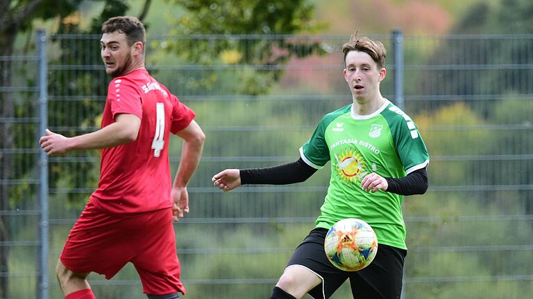 Vladislav Romanovskij (rechts) ist einer von vielen talentierten, jungen Spielern im Kader des Rhöner A-Klassisten SV Herschfeld.