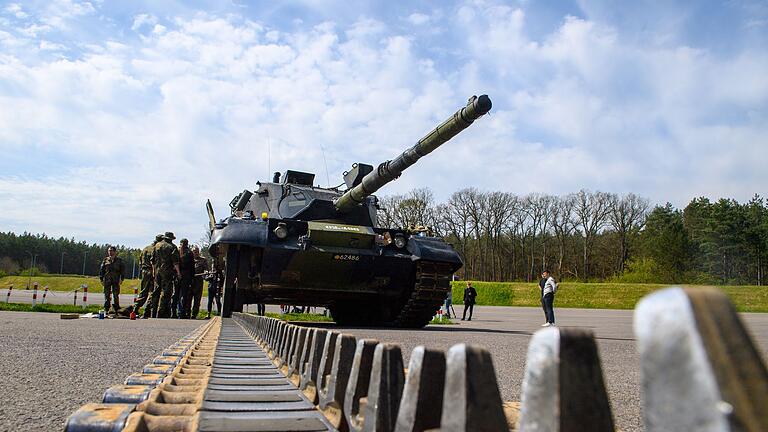 Leopard 1       -  Ein Großteil der deutschen Rüstungsexporte geht in die Ukraine. (Archivbild)