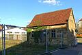 Das kleine Sandsteingebäude erinnert an die frühere Bebauung in Kützberg. Auf 400 Quadratmeter will die Gemeinde einen  neuen Treffpunkt für die Bürger entstehen lassen.