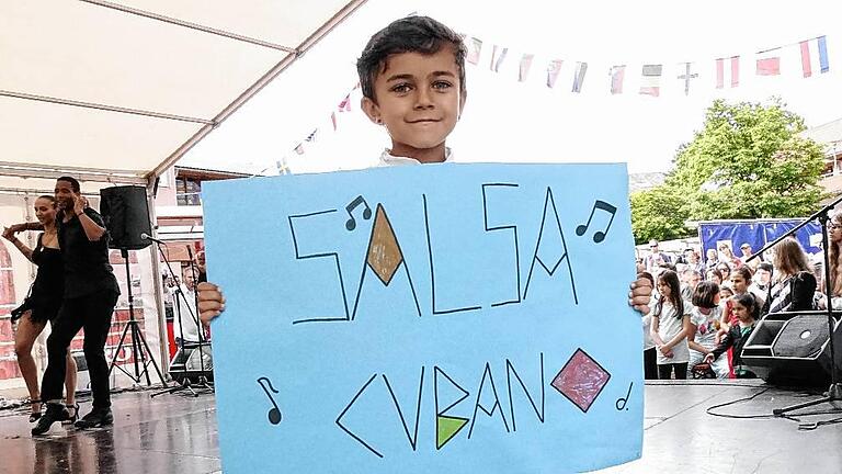Der junge Deutschkubaner Carlos zeigt's: Hier wird Salsa Cubano getanzt.
