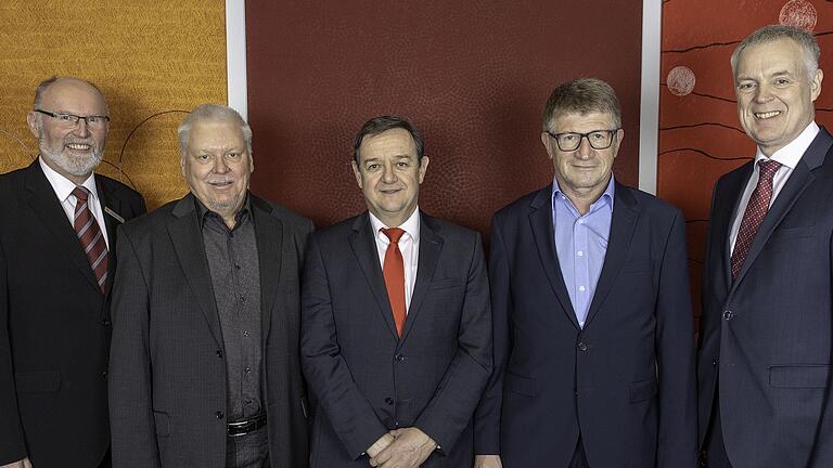 Von links: Personalrat Herbert Rüb, Wolfgang Franz, Michael Müller, Bernhard Spehnkuch und Vorstandsvorsitzender Bernd Fröhlich. Von links: Personalrat Herbert Rüb, Wolfgang Franz, Michael Müller, Bernhard Spehnkuch und Vorstandsvorsitzender Bernd Fröhlich.