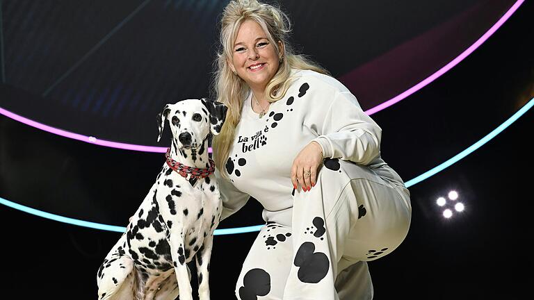 Stevani Page mit ihrem Dalmatiner 'Schnücks' bei der TV-Sendung Top Dog Germany. Stevani Page mit ihrem Dalmatiner 'Schnücks' bei der TV-Sendung Top Dog Germany.