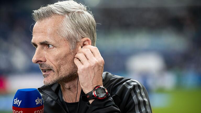 FC Schalke 04 - SpVgg Greuther Fürth       -  Noch keinen Erfolg mit Schalke: Trainer van Wonderen.