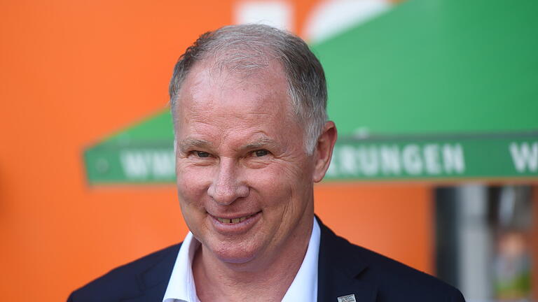 FCA.jpeg - Neun Bundesligaspiele stehen für den FC Augsburg noch aus und Sportgeschäftsführer Stefan Reuter ist mit dem bisherigen Saisonverlauf recht zufrieden. FCA.jpeg - Neun Bundesligaspiele stehen für den FC Augsburg noch aus und Sportgeschäftsführer Stefan Reuter ist mit dem bisherigen Saisonverlauf recht zufrieden.